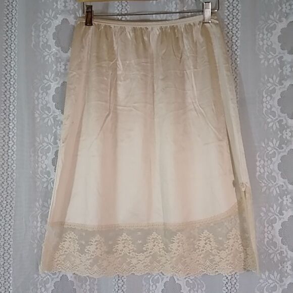 VANITY FAIR MADE IN U.S.A SKIRT HALF SLIP SIZE ML - Picture 1 of 8